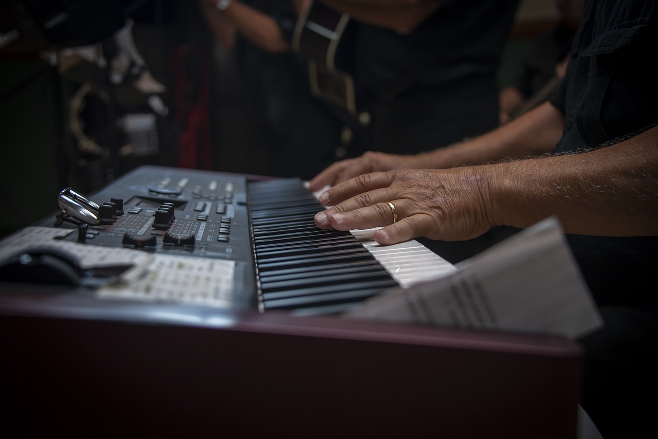 piano, groupe, musique, instrument, clavier, musical, son, jeu, vintage, mélodie, concert, violon, performance, pianiste, touches, jazz, classique, guitare, main, musiciens, note, équipement, pratique, piano, piano, piano, piano, groupe, jazz, pratique